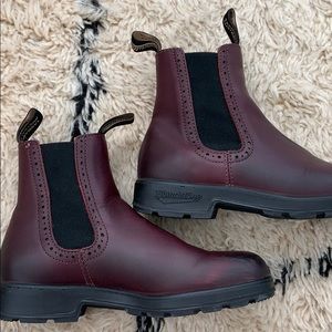 Maroon blundstone chelsea boots
